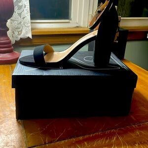 Brand: COASIS

Color: Black

Size:9